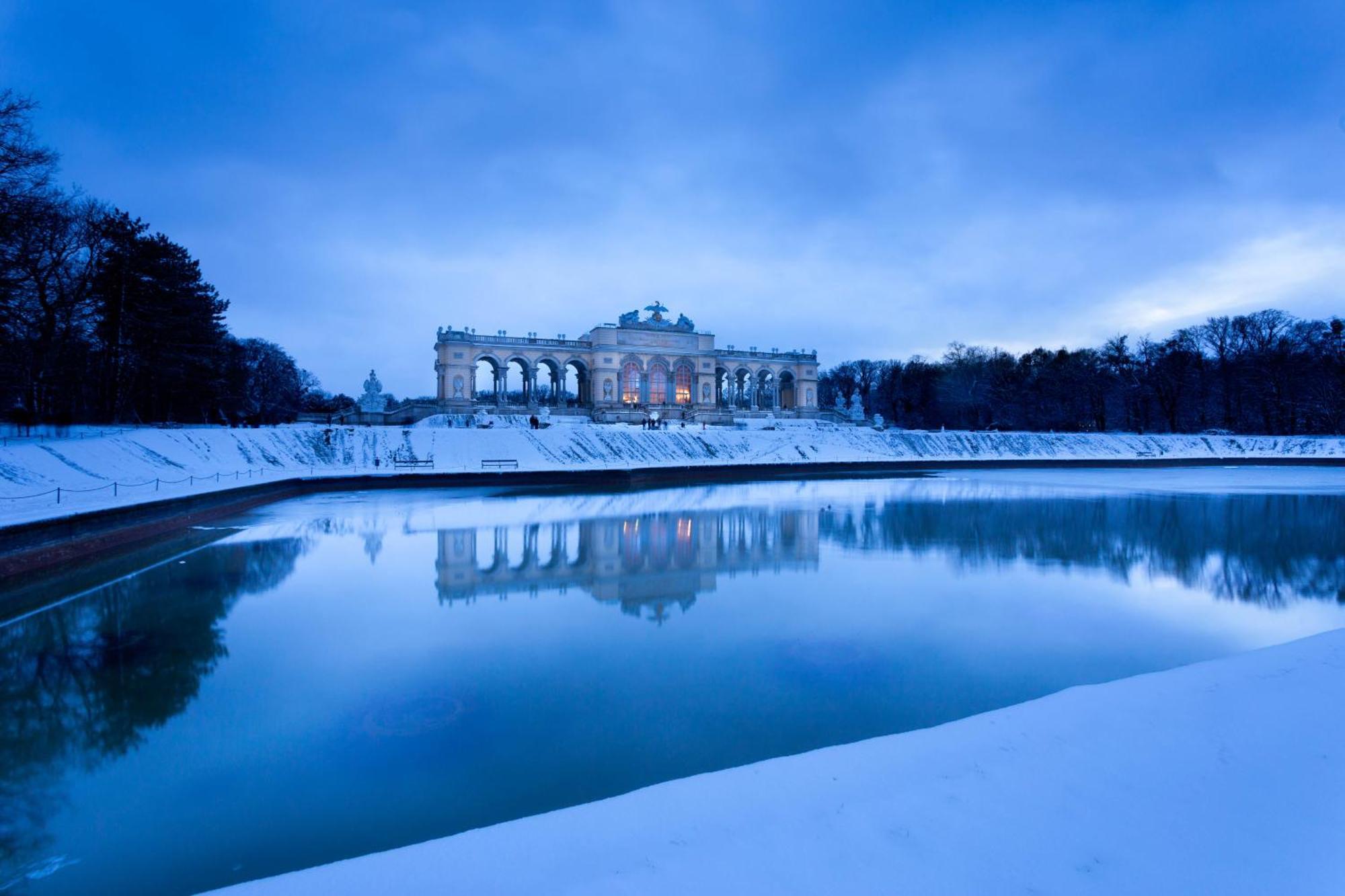 Regal Retreat Intimate Elegance Near Schoenbrunn Palace Wina Bagian luar foto